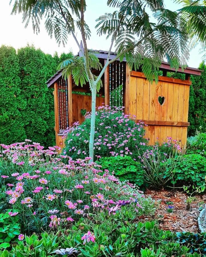 Huntington Stables Retreat Hotel Cambridge Bagian luar foto